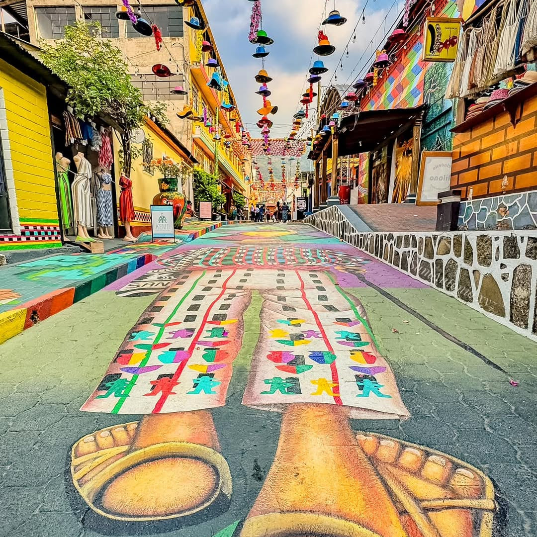 #26453 Guatemala: Where Mayan Tradition meets Modern Life*